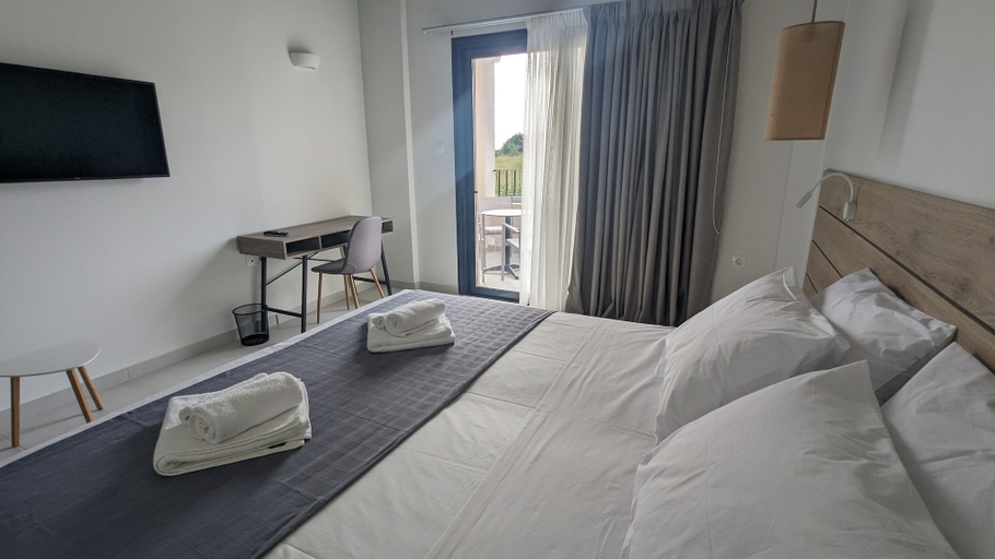 Bedroom 3, Costa Ionica Mytikas Seaside Hotel, West Greece