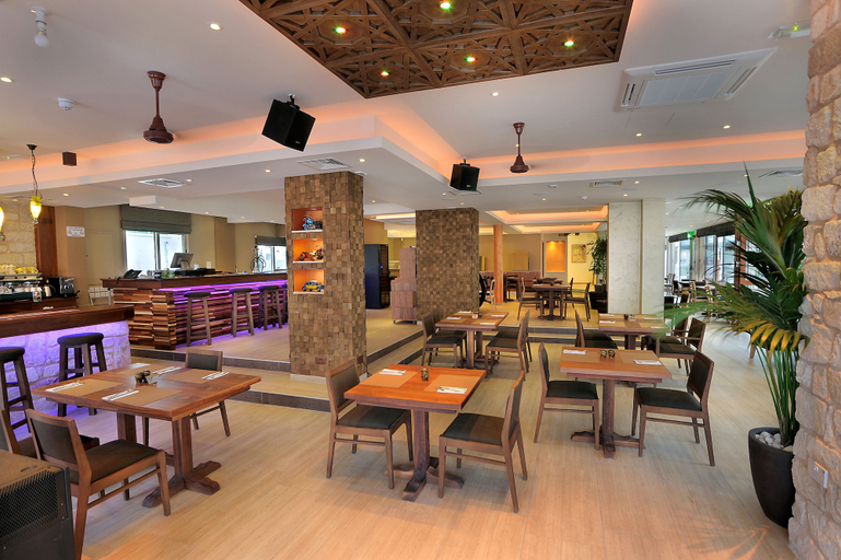 Food & Drinks 5, Nelia Gardens