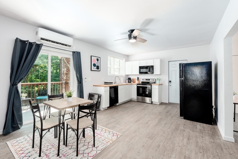 Others 5, Two Stylish 2BR Apt CozySuites w parking, Saint Louis