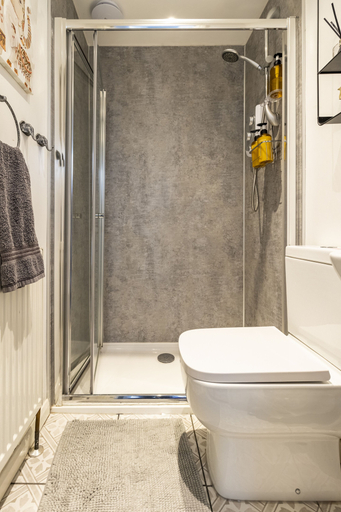 Bathroom 3, Penyvoel Hall, Powys
