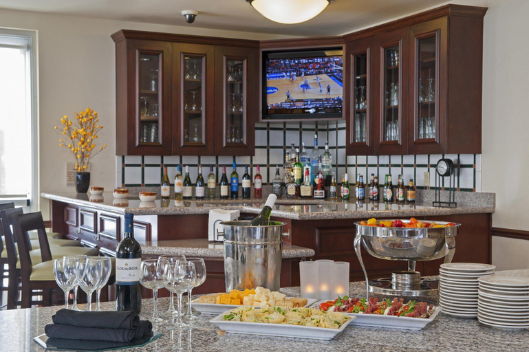 Food & Drinks 5, Wingate by Wyndham St. Paul/Oakdale/Woodbury, Washington