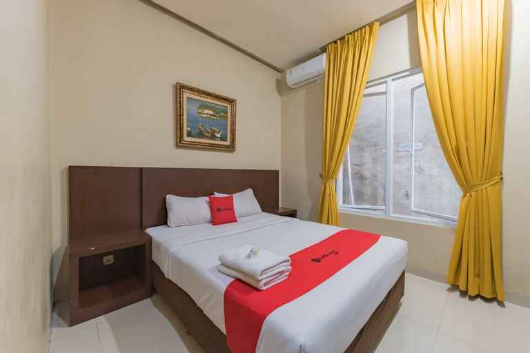 Bedroom 1, RedDoorz @ La Mega near Pasar Pagi Cirebon, Cirebon