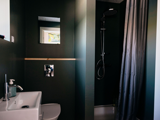 Bathroom, Studio Apartment | Unique Location | Stunning View, Tórshavn