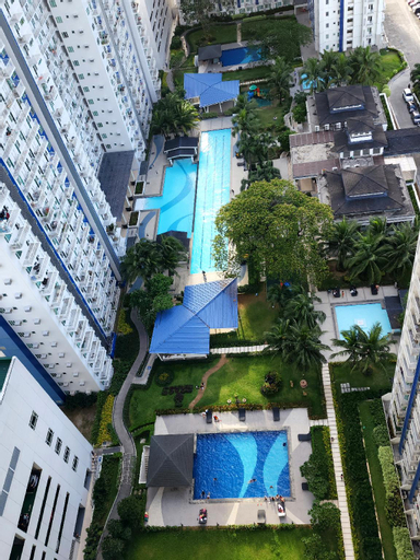 High-Tech Studio @ Grass Residences -2persons only, Quezon City