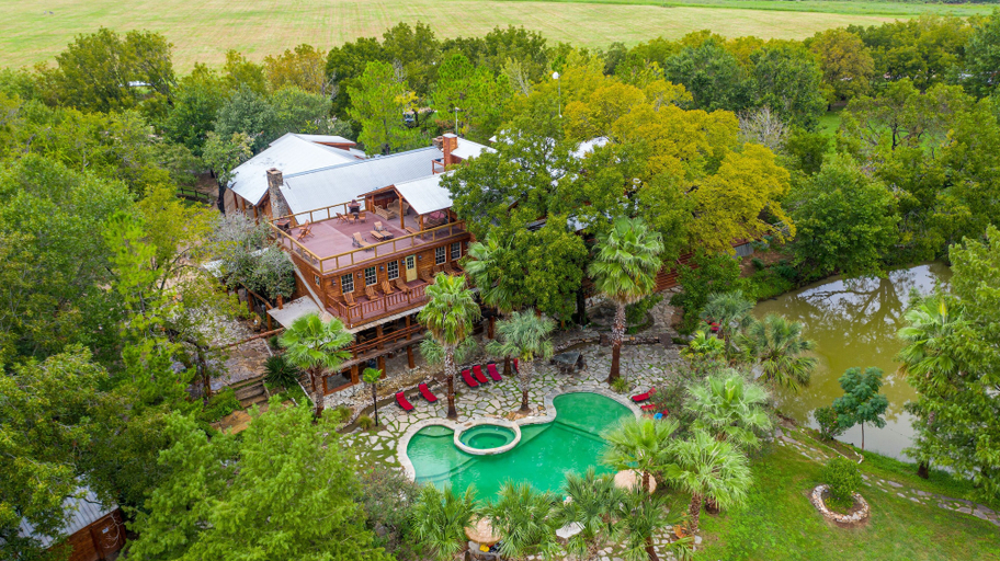Exterior & Views 1, Moon River Ranch, Falls