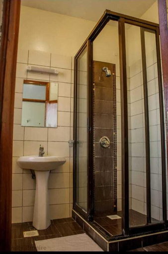 Bathroom 3, Lux Suites Impala Holiday Apartments, Nyali