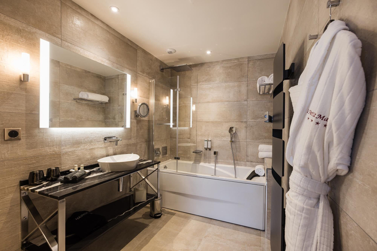 Bathroom 5, Le Petit Manoir, Dordogne