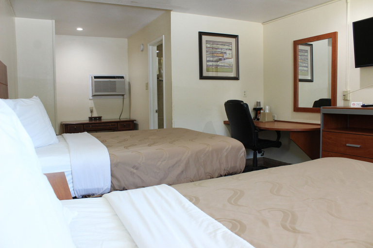 Bedroom 2, EverGreen Inn & RV, Winn