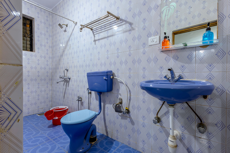 Bathroom 4, Baga Fantacia Beach Inn, North Goa
