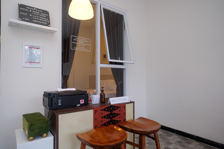 Public Area 3, RedDoorz Syariah @ Tlogosari Semarang, Semarang