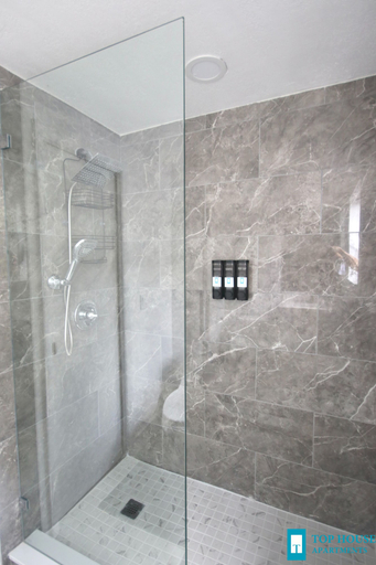 Bathroom 4, Diaz Stay Miami Airport, Miami-Dade
