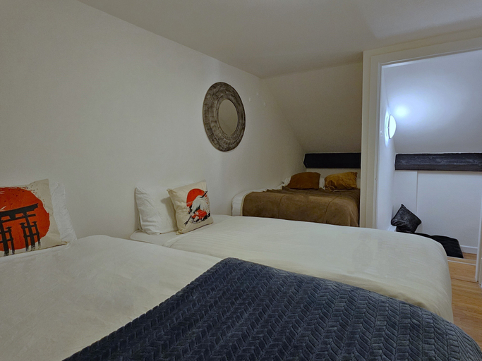 Bedroom 3, White Tulip Central 3bedroom Duplex Loft, Sefton