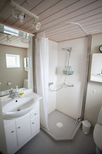Bathroom 3, Charming 2Br Apartment, Sea View, Tórshavn