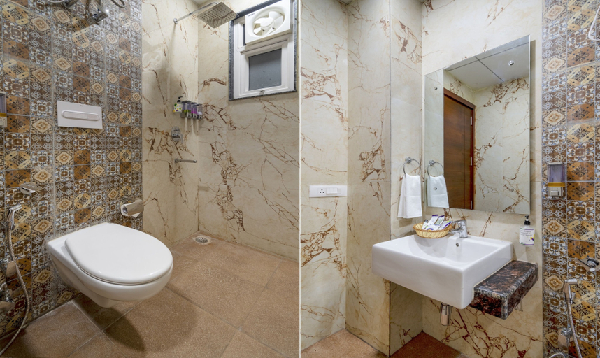 Bathroom, Treebo La Mirage Suite, Gautam Buddha Nagar