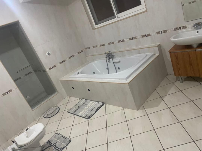 Bathroom, Trassaco Valley 5 Bedrooms mansion, Tema