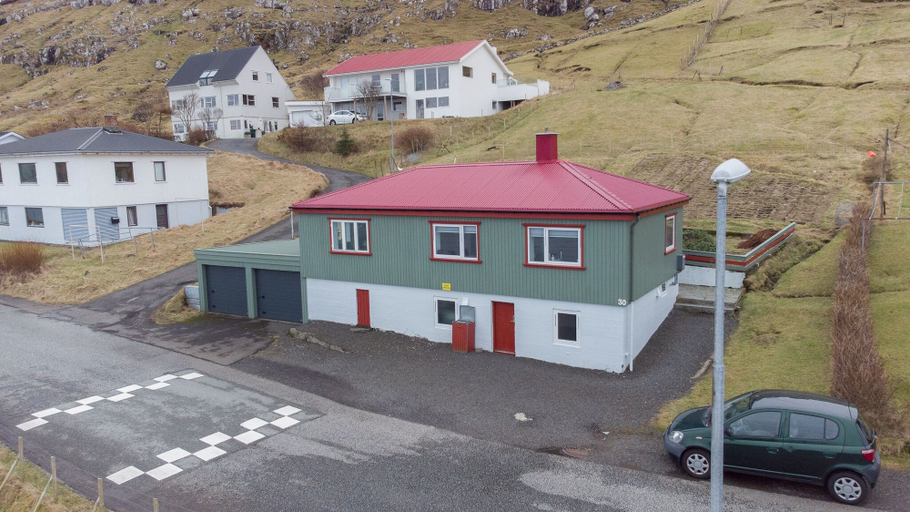 Exterior & Views