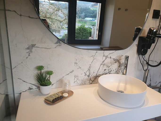 Bathroom 5, Hotel Arimune, Vizcaya