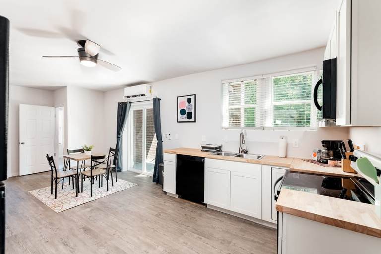 Others 4, Two Stylish 2BR Apt CozySuites w parking, Saint Louis