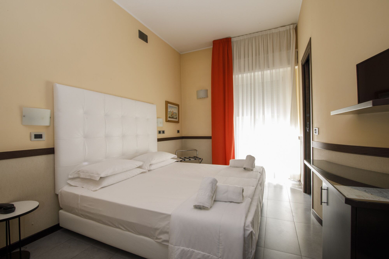 Bedroom 4, Hotel Derby, Rimini
