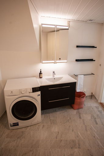 Bathroom 4, Hyggeligt | Nordens Hus | Bager | Svartifossur, Tórshavn