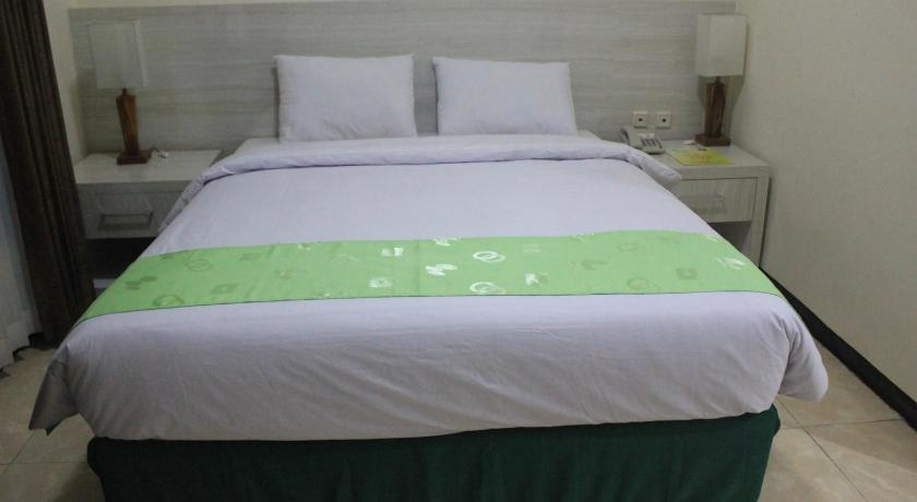 Bedroom 2, Green Garden Hotel, Tuban