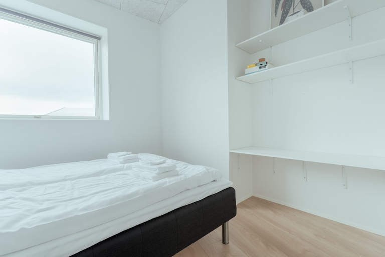 Bedroom 3, Delightful 2 Bedroom Apt | Balcony | Parking, Tórshavn