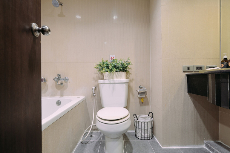 Bathroom 16