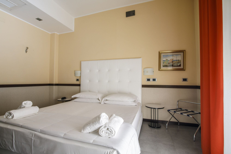 Bedroom 4, Hotel Derby, Rimini