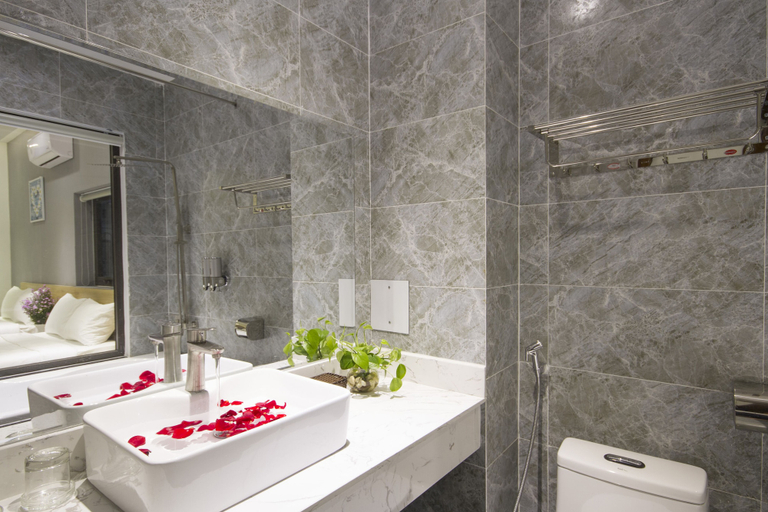 Bathroom 5, King House Villa Hotel, Da Nang