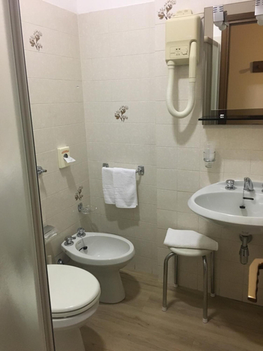 Bathroom 4, Hotel Merloni, Como