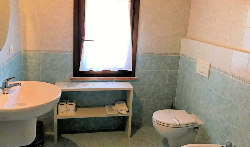 Bathroom 5, Borgo del Silenzio, Pisa