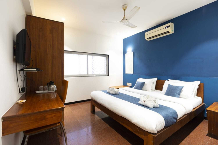 Bedroom 5, Hotel Q Deck Rooms, Mumbai Suburban