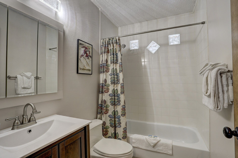 Bedroom 3, Ziggy Bear Lodge, Summit