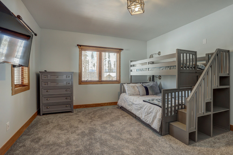 Bedroom 2, Big Blue Trace, Summit