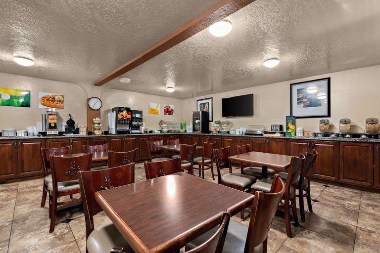 Food & Drinks 5, Quality Inn Saint George South Bluff, Washington