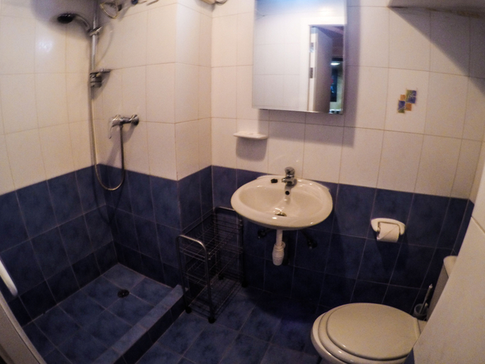 Bathroom 3, Vallettastay Standard Apartments