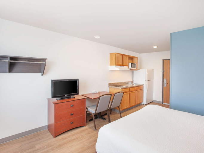 Bedroom 3, WoodSpring Suites Bentonville, Benton