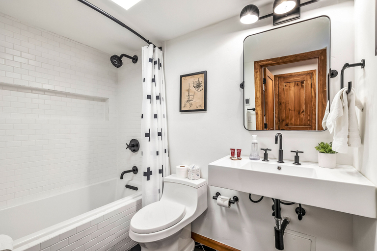 Bathroom 3, Motherlode A5, Summit