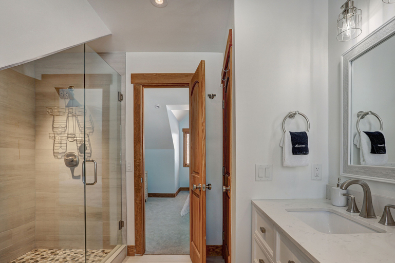 Bathroom, Big Blue Trace, Summit