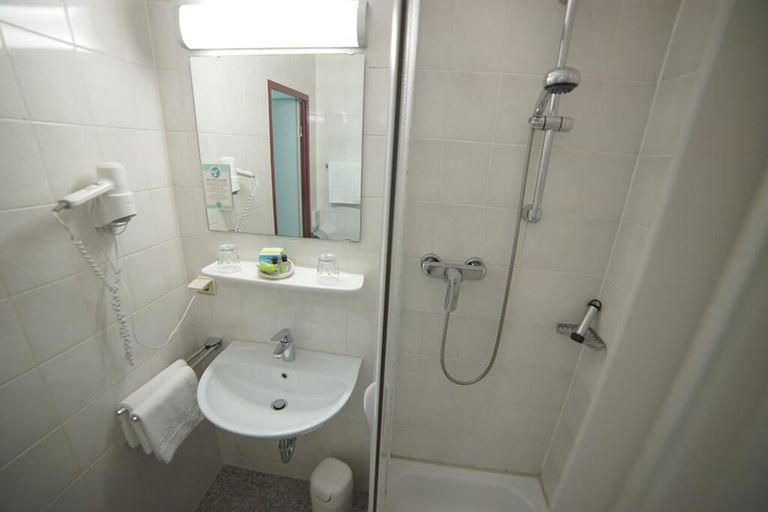 Bathroom 3, Aparthotel Wangener Landhaus, Stuttgart