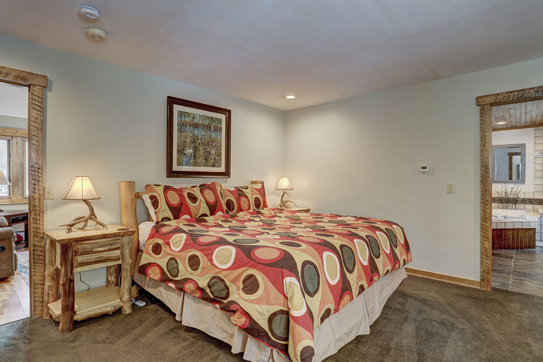 Bedroom 1, Ziggy Bear Lodge, Summit