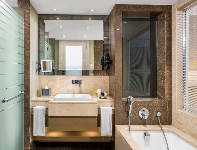Bathroom 5, Radisson Blu Hotel, Istanbul Sisli, Şişli