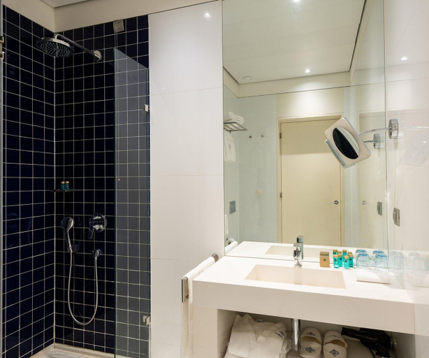 Bathroom 4, Portugal Boutique hotel, Lisbon