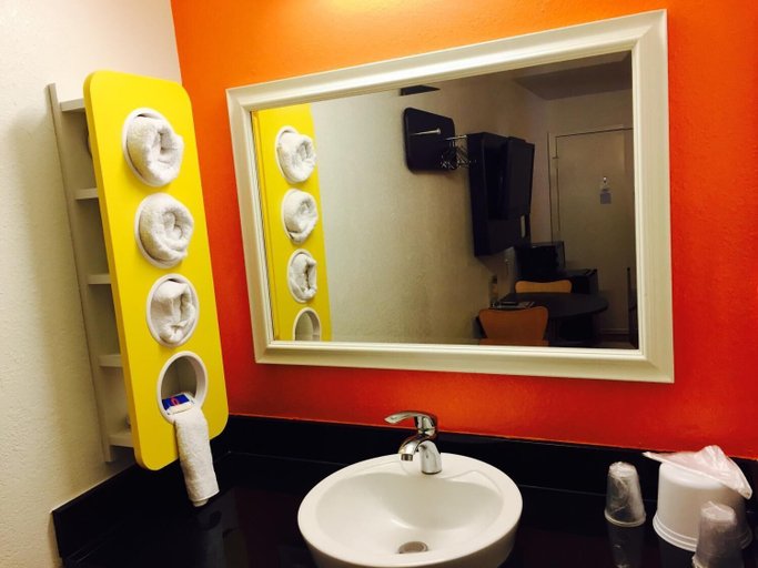 Bathroom 4, Motel 6 Amarillo, TX - West, Potter