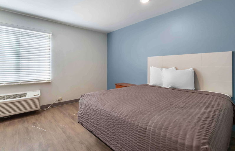 Bedroom 3, WoodSpring Suites Austin Northwest, Williamson