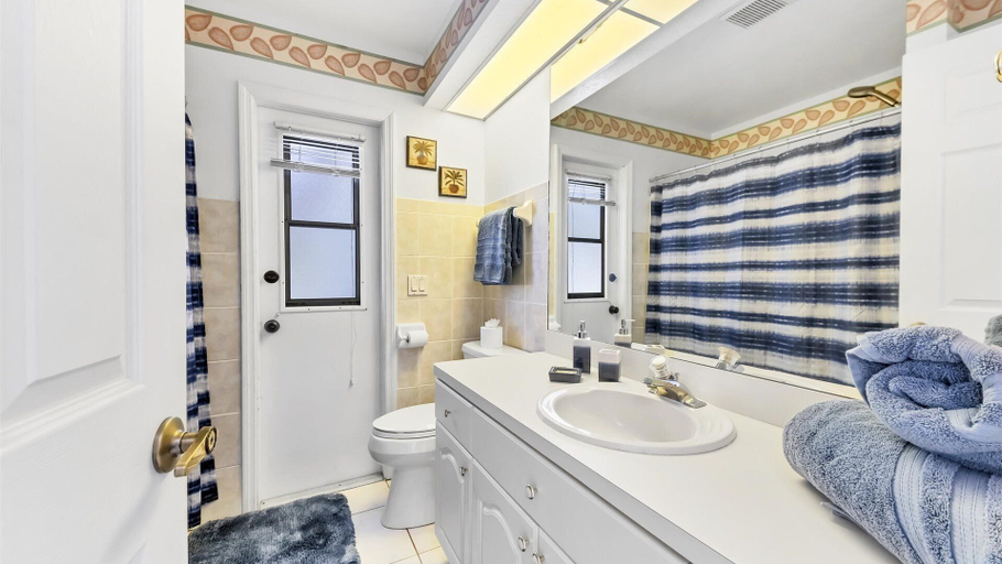Bathroom 4, 850 Ellicott Circle nw, Charlotte
