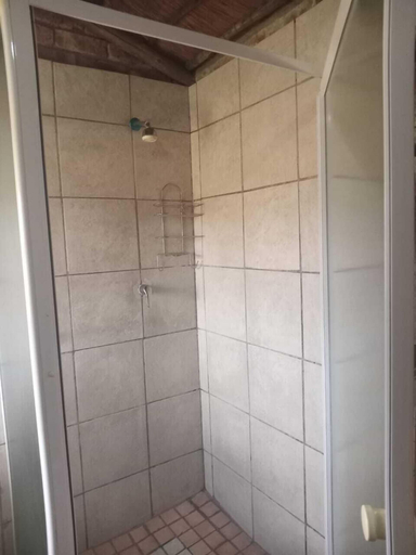 Bathroom 3, Pepe Piatto, Gert Sibande