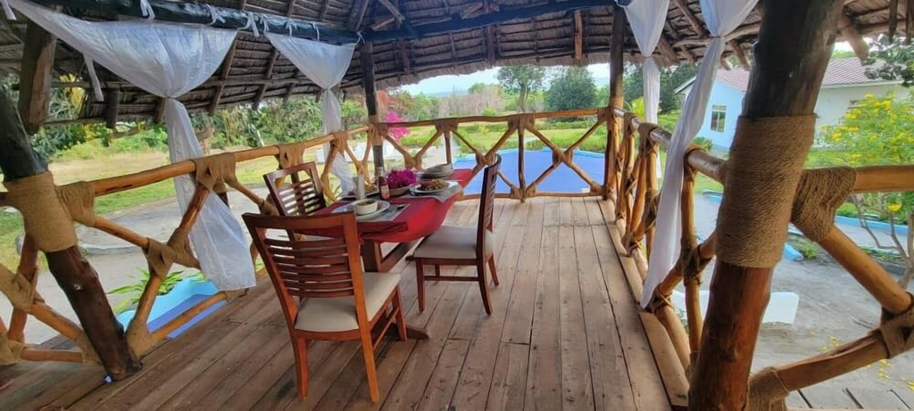 Breakfast area, Mafia Fabu Lodge, Mafia