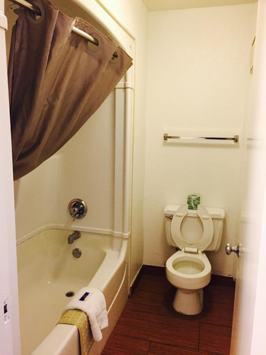 Bathroom 4, Motel 6 Amarillo, TX - West, Potter