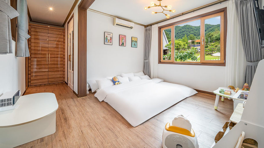 Bedroom 2, GaPyeong Dukehouse Kids Gajok Pension, Gapyeong